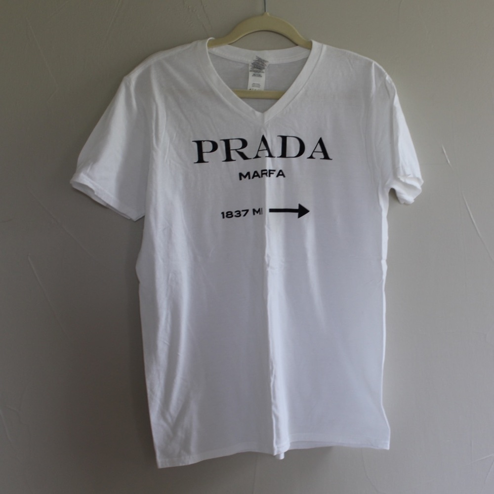 PRADA tee. Size medium!